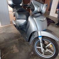 Scooter Aprilia Scarabeo 