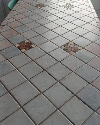 Tavolo in muratura e ferro battuto