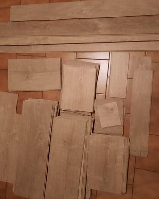 AVANZI DI RIVESTIMENTO PAVIMENTO in laminato