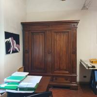 ARMADIO IN LEGNO MASSELLO NOCE
