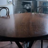 tavolo stile etnico e sedie 