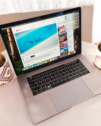 Apple MacBook Pro 15 2019 i7 16GB 512GB SSD Radeon