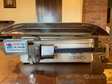 Bilancia pesa neonati