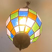 Lampadario in vetro e ferro battuto