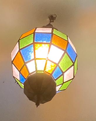 Lampadario in vetro e ferro battuto
