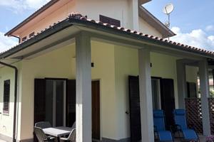Villa bifamiliare sul Lago di Vico