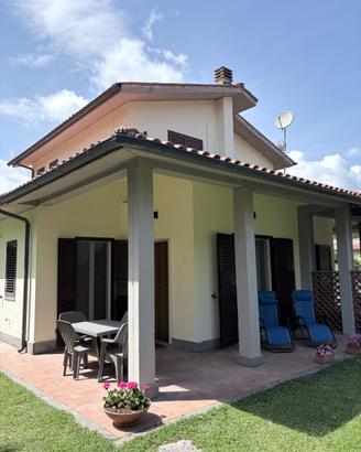 Villa bifamiliare sul Lago di Vico
