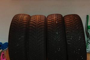Gomme nexen 215-60 r 17 96 h 4 stagioni spec