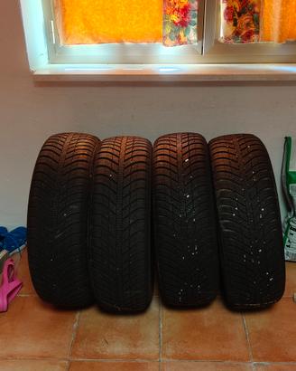 Gomme nexen 215-60 r 17 96 h 4 stagioni spec