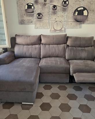 Divano con penisola e recliner