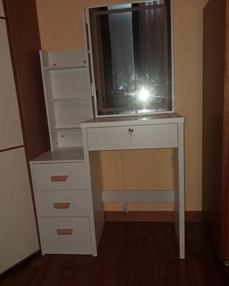POSTAZIONE TRUCCO