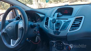 Ford fiesta benzina 2010