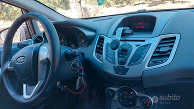 Ford fiesta benzina 2010