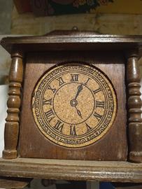 finto orologio in legno da tavolo con listarelle 