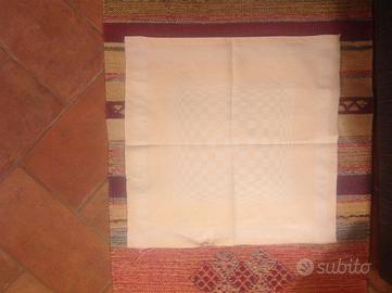 stoffa per tovaglia color crema