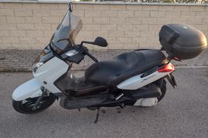 Scooter Xmax 250