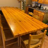 Tavolo in legno massello con sedie