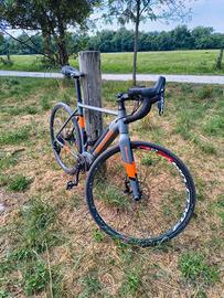 Bicicletta elettrica (e-bike) GRAVEL