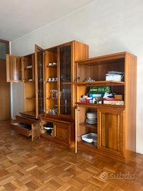 Arredo quasi completo in legno massello