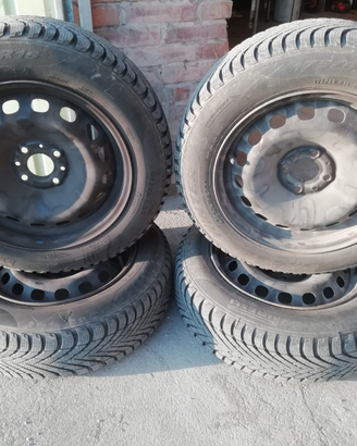 Gomme neve Pirelli Winter 175 65 R15 84T e cerchi
