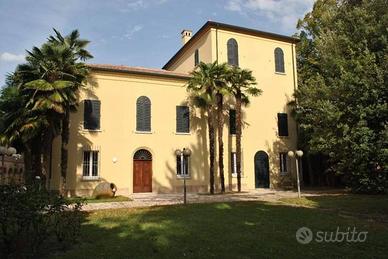 Rustico / Casale di 962 m² con più di 5 locali a C