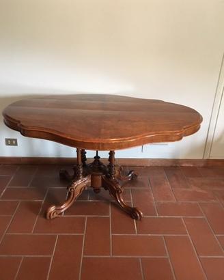 Tavolo in noce