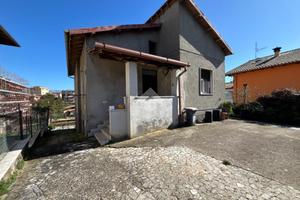 CASA INDIPENDENTE A CAVE