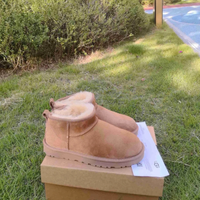 Stivali da donna UGG Ultra Mini in castagna N.40