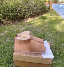 Stivali da donna UGG Ultra Mini in castagna N.40