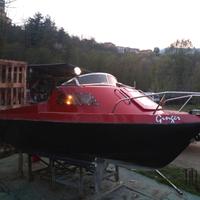Barca con motore