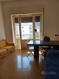 Fuorigrotta stanza x studentesse