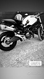 Ducati Monster 696
