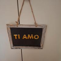 cornice decorativa con scritta Ti Amo color oro