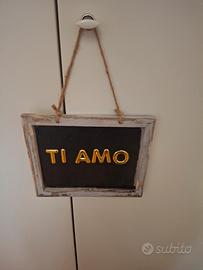 cornice decorativa con scritta Ti Amo color oro