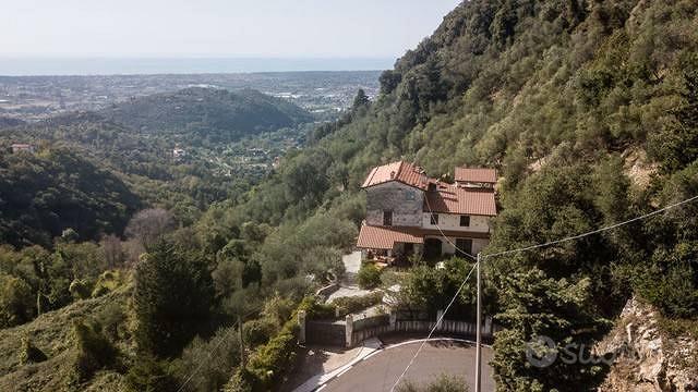 Rustico / Casale di 860 m² con più di 5 locali a C - Vista 2