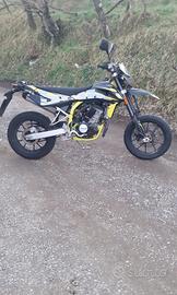 Moto SWM SM 125 R