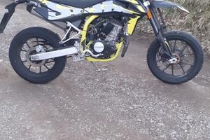 Moto SWM SM 125 R