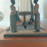 Elegante coppia di porta candele in bronzo 