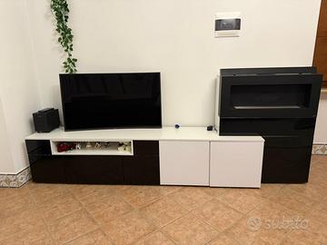 Parete attrezzata con caminetto