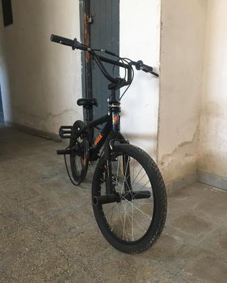 bici BMX nera/arancione da revisionare 