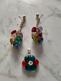 orecchini e ciondolo 