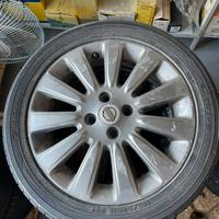 Cerchi da 16 con gomme Nissan Micra k12