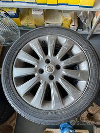 Cerchi da 16 con gomme Nissan Micra k12