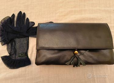 Pochette blu notte con tracollina removibile