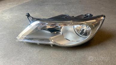 Faro anteriore SX VW Tiguan del 2010 (5N1941031P)