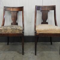 Coppia di sedie in legno massiccio usate