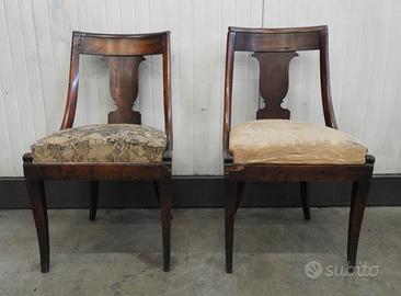 Coppia di sedie in legno massiccio usate