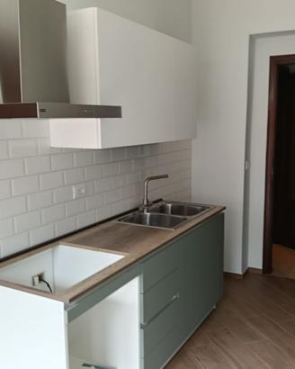 Cucina nuova mai usata.