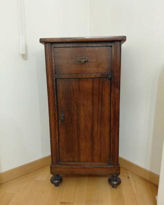 Antico Comodino in Noce Massello