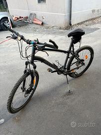 Bici rockerider con accessori da corsa
